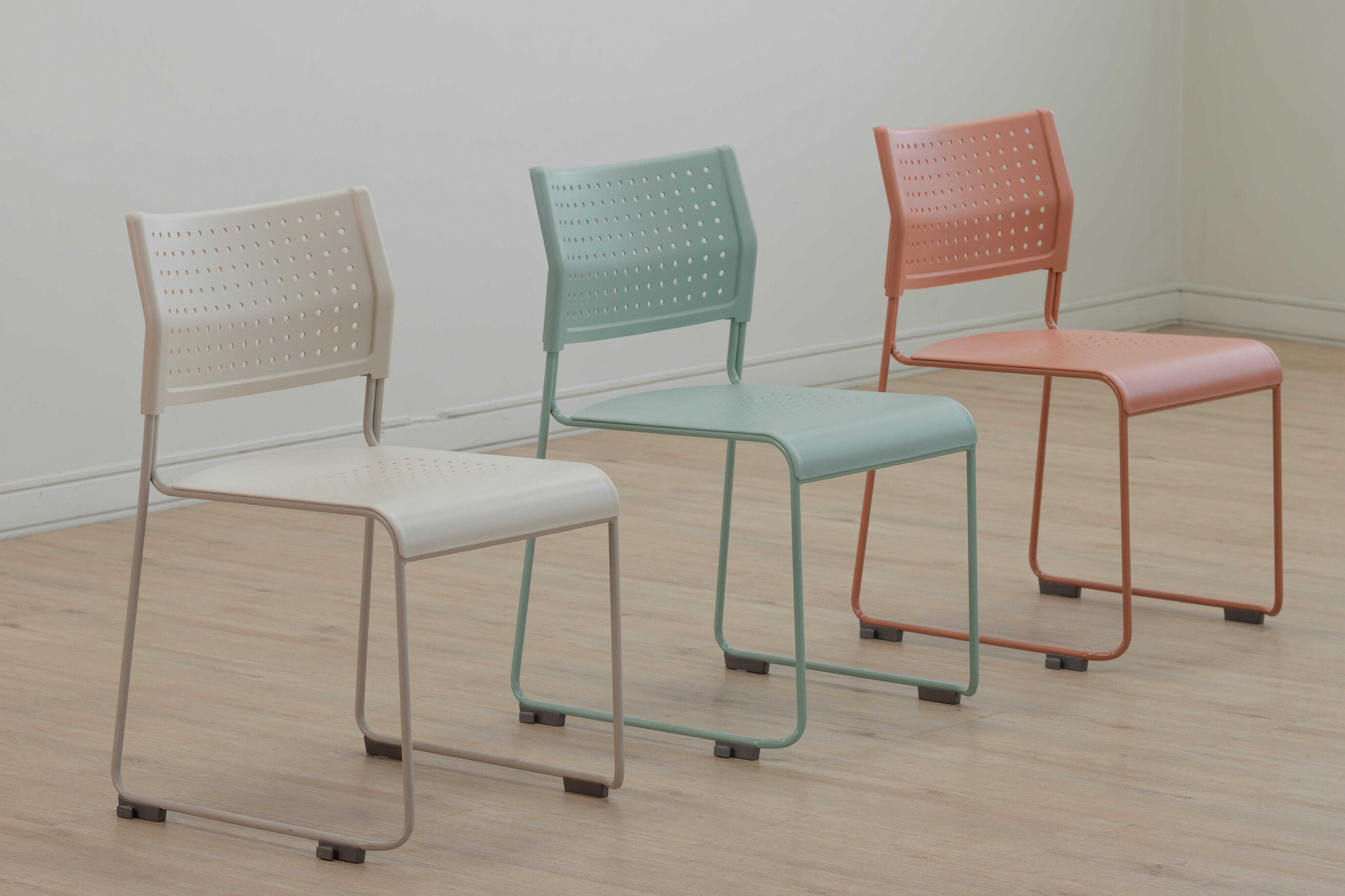 EQI-38 Stacking chair椅子 EQI-38 Stacking chair EQI-38 Stacking